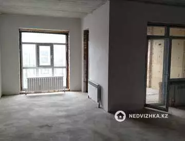 4-комнатная квартира, этаж 4 из 5, 149 м²