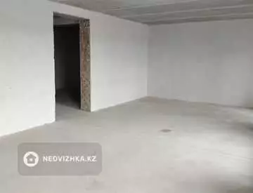 4-комнатная квартира, этаж 4 из 5, 149 м²