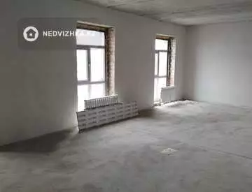 4-комнатная квартира, этаж 4 из 5, 149 м²