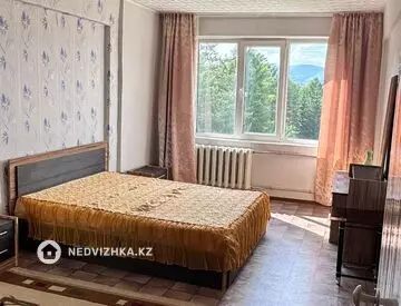 3-комнатная квартира, этаж 4 из 5, 84 м²