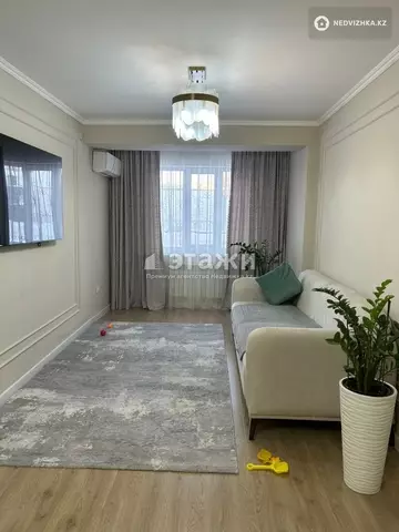 3-комнатная квартира, этаж 1 из 10, 82 м², на длительный срок