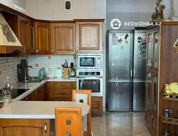5-комнатная квартира, этаж 13 из 16, 162 м²