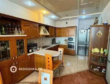 5-комнатная квартира, этаж 13 из 16, 162 м²