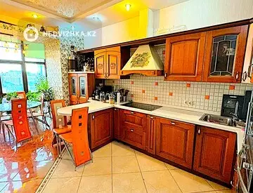 5-комнатная квартира, этаж 13 из 16, 162 м²