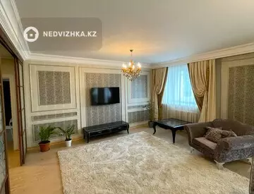 4-комнатная квартира, этаж 4 из 12, 140 м²
