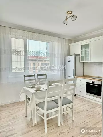 2-комнатная квартира, этаж 3 из 18, 60 м², на длительный срок