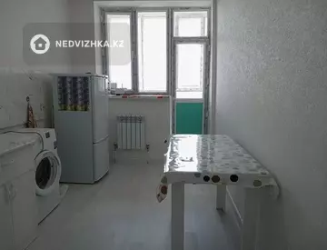1-комнатная квартира, этаж 2 из 10, 38 м²