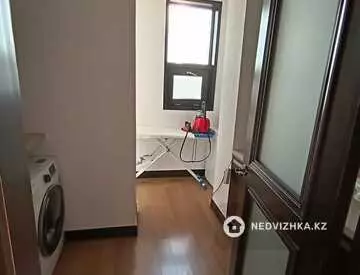 4-комнатная квартира, этаж 3 из 21, 154 м²