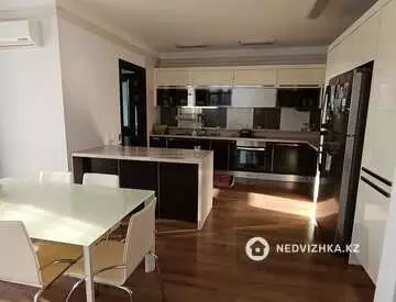 4-комнатная квартира, этаж 3 из 21, 154 м²