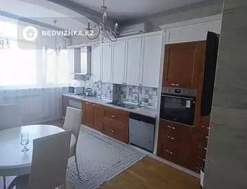 2-комнатная квартира, этаж 4 из 11, 96 м²