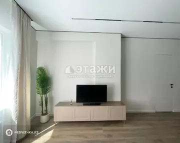2-комнатная квартира, этаж 4 из 17, 64 м²