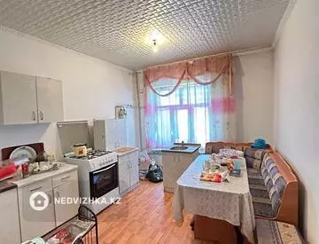 1-комнатная квартира, этаж 4 из 5, 38 м²