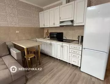 2-комнатная квартира, этаж 7 из 12, 50 м², посуточно