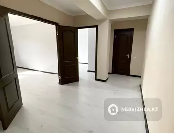 3-комнатная квартира, этаж 4 из 5, 84 м²
