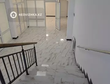 Офисное помещение, этаж 1 из 7, в жилом доме, 96 м²