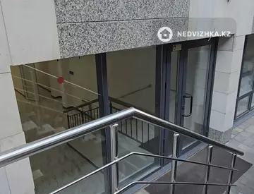 Офисное помещение, этаж 1 из 7, в жилом доме, 96 м²