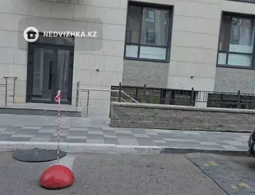 Офисное помещение, этаж 1 из 7, в жилом доме, 96 м²