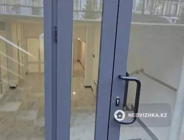 Офисное помещение, этаж 1 из 7, в жилом доме, 96 м²