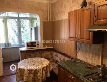 2-комнатная квартира, этаж 3 из 5, 55 м², на длительный срок