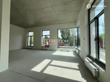 5-комнатная квартира, этаж 1 из 8, 236 м²