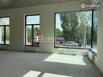 5-комнатная квартира, этаж 1 из 8, 236 м²
