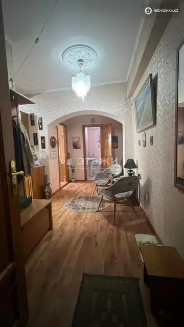 2-комнатная квартира, этаж 4 из 5, 50 м²