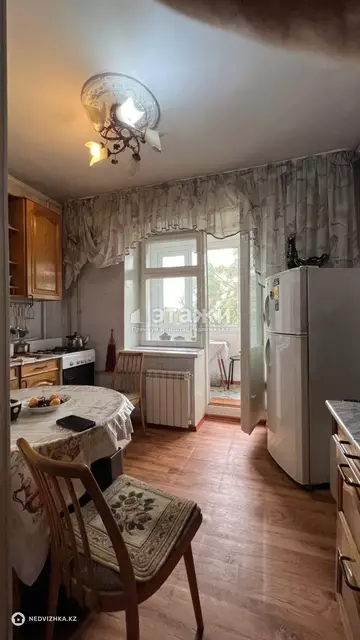 2-комнатная квартира, этаж 4 из 5, 50 м²