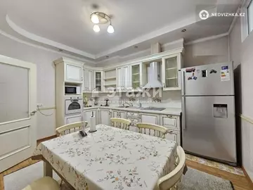 4-комнатная квартира, этаж 6 из 22, 137 м², на длительный срок