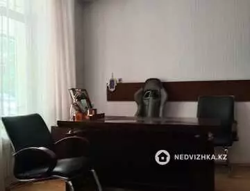 Офисное помещение, этаж 1 из 2, в административном здании, 18 м²