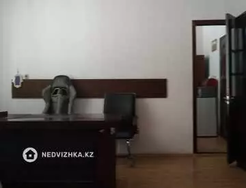 Офисное помещение, этаж 1 из 2, в административном здании, 18 м²
