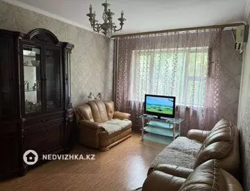 2-комнатная квартира, этаж 3 из 5, 55 м², на длительный срок