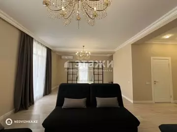 5-комнатная квартира, этаж 2 из 3, 200 м²