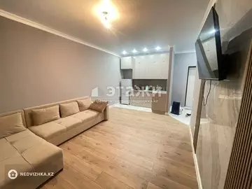 2-комнатная квартира, этаж 4 из 10, 40 м²