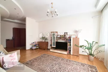 2-комнатная квартира, этаж 3 из 9, 80 м²