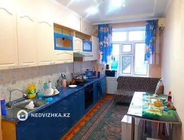 2-комнатная квартира, этаж 3 из 6, 76 м²