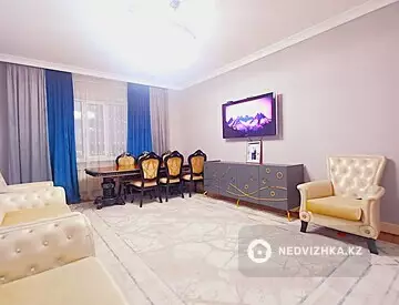 3-комнатная квартира, этаж 11 из 24, 109 м²