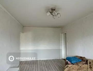 2-комнатная квартира, этаж 4 из 4, 42 м²