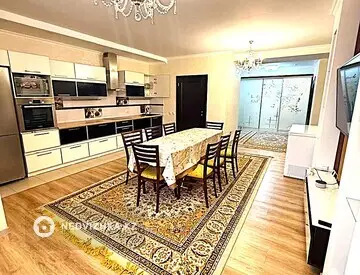 4-комнатная квартира, этаж 4 из 17, 157 м²