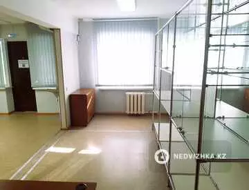 Офисное помещение, этаж 1 из 1, в жилом доме, 60 м²