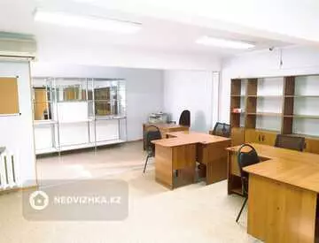 Офисное помещение, этаж 1 из 1, в жилом доме, 60 м²