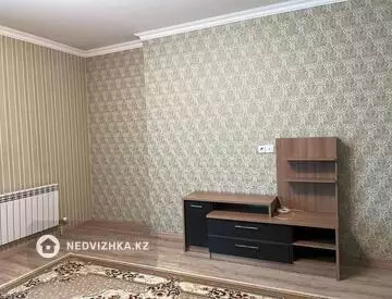 2-комнатная квартира, этаж 8 из 12, 60 м², на длительный срок