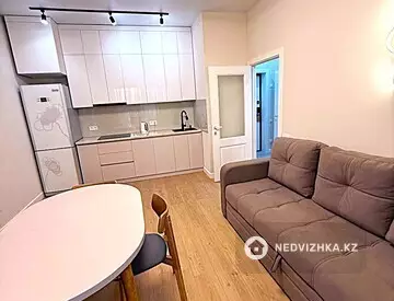 2-комнатная квартира, этаж 8 из 12, 40 м²