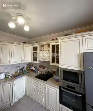2-комнатная квартира, этаж 4 из 10, 60 м²