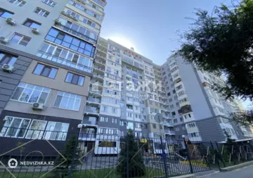 1-комнатная квартира, этаж 1 из 13, 40 м²