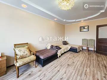 2-комнатная квартира, этаж 9 из 18, 76 м², на длительный срок