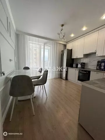 2-комнатная квартира, этаж 12 из 17, 70 м², на длительный срок