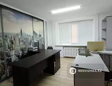Офисное помещение, этаж 1 из 5, в жилом доме, 50 м², на длительный срок