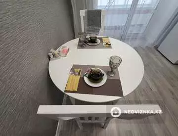 38 м², 1-комнатная квартира, этаж 3 из 10, 38 м², посуточно, изображение - 5