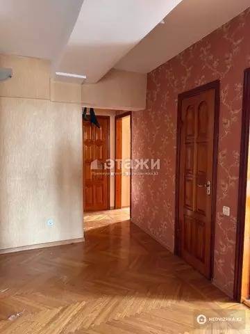 4-комнатная квартира, этаж 4 из 5, 112 м²