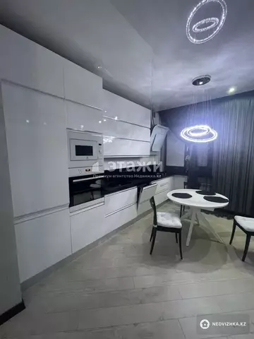 2-комнатная квартира, этаж 4 из 7, 80 м², на длительный срок